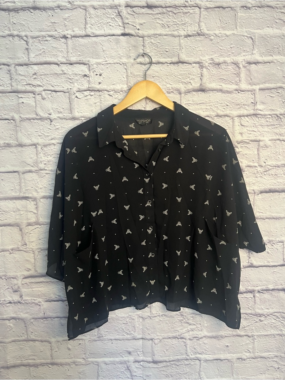 🐝 Topshop Black Bee Print Cropped Blouse – US 12